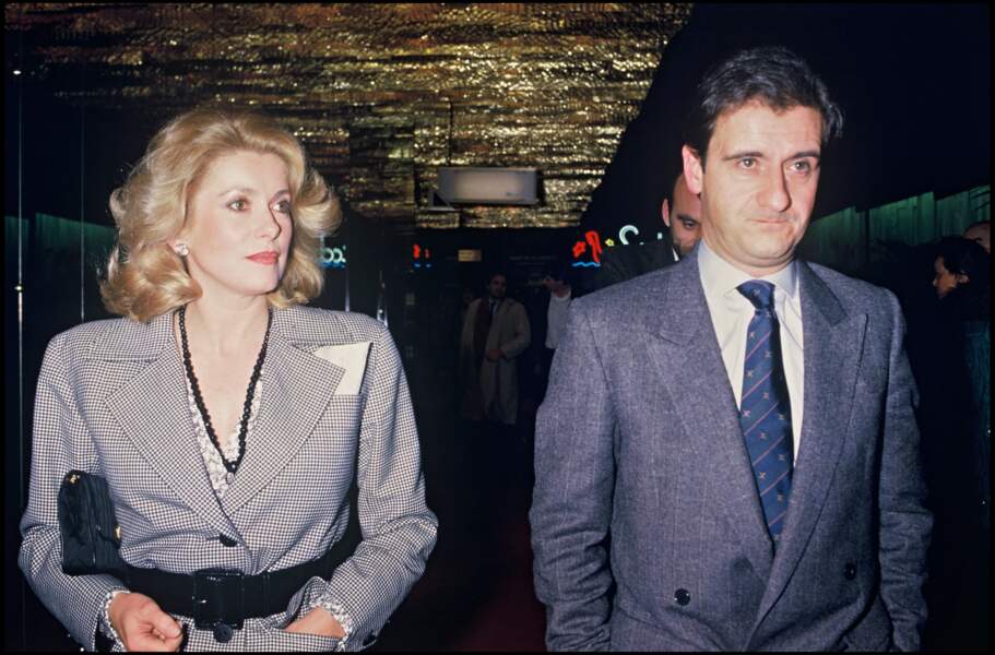 Catherine Deneuve et Pierre Lescure ont vécue une relation amoureuse pendant neuf ans, de 1983 à 1991.