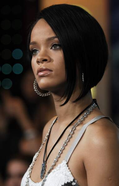 Le carré court brun de Rihanna