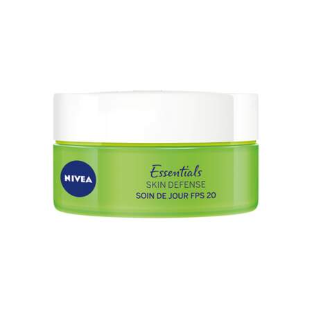 22 - Essentials Skin Defense - Soin de Jour FPS 20, Nivea, pot 200 ml, prix indicatif : 8 €