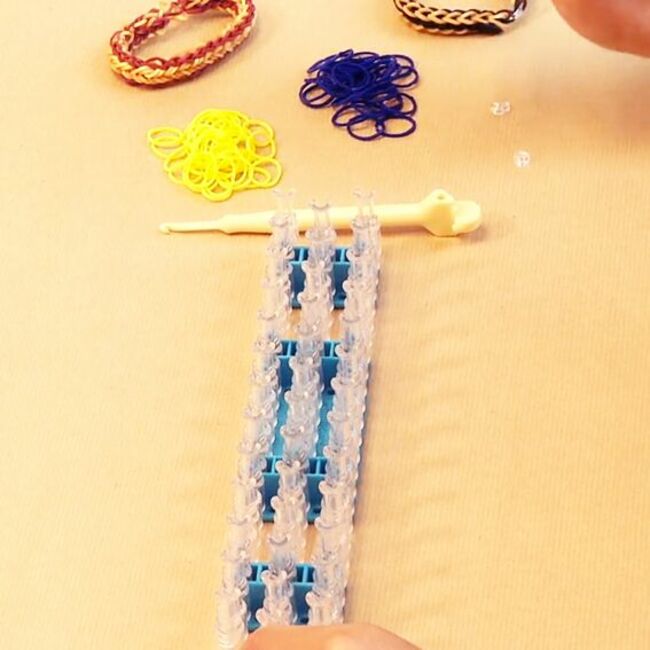TUTO : bracelet élastique double tresse bicolore - Rainbow Loom (en  Français) 
