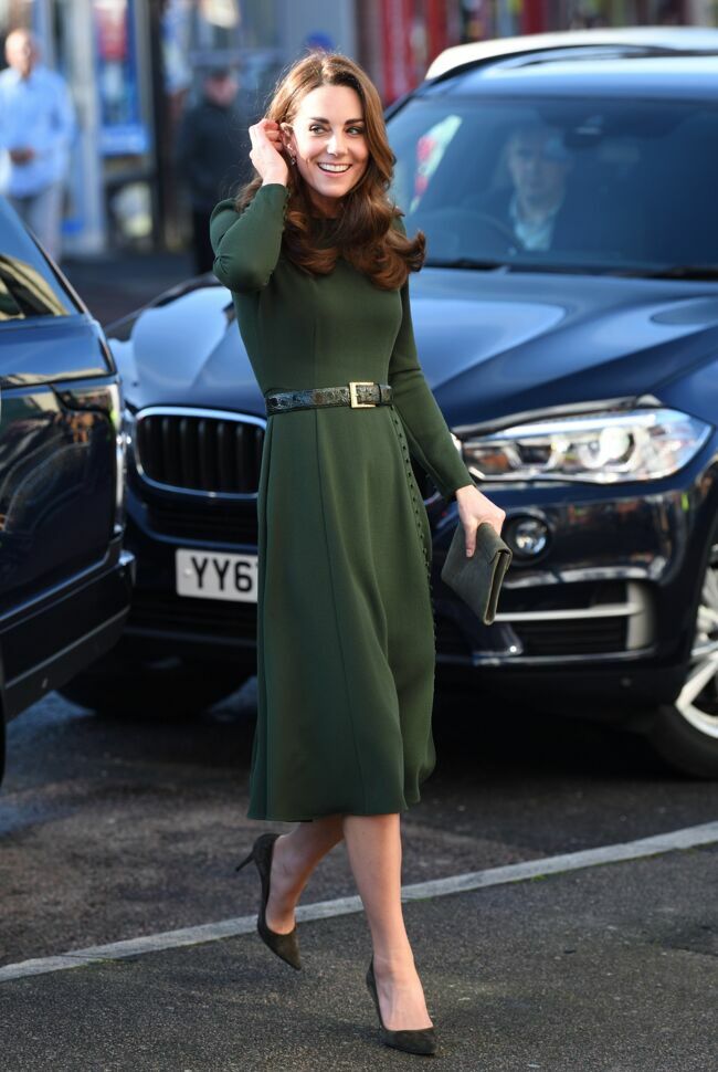 Kate Middleton dans une robe vert olive signée Beulah pour soutenir l’organisation caritative Family Action, le 22 janvier 2019 à Londres.