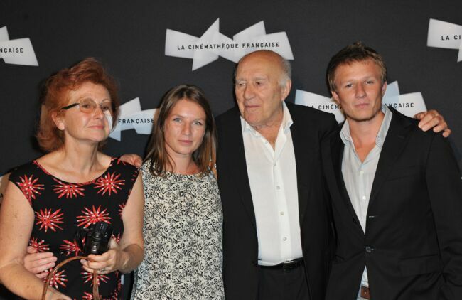 Michel Piccoli avec sa femme Ludivine Clerc et leurs deux enfants, Messia et Inord. 