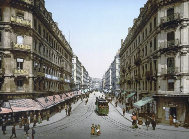 La rue de la République entre 1890 et 1905.