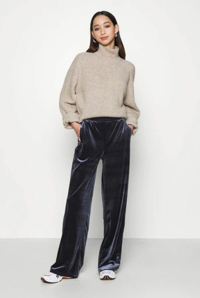 Pantalon effet velours coupe ample, Top Shop, 47,99 € sur Zalando. 