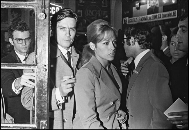 Alain Delon et son ex-femme Nathalie en 1965 au concert de Léo Ferré