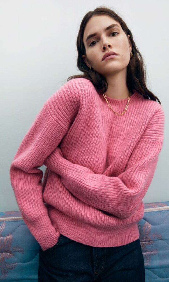 Pull en maille de laine perlée coloris rose chewing-gum, Zara, soldé à 25,99€