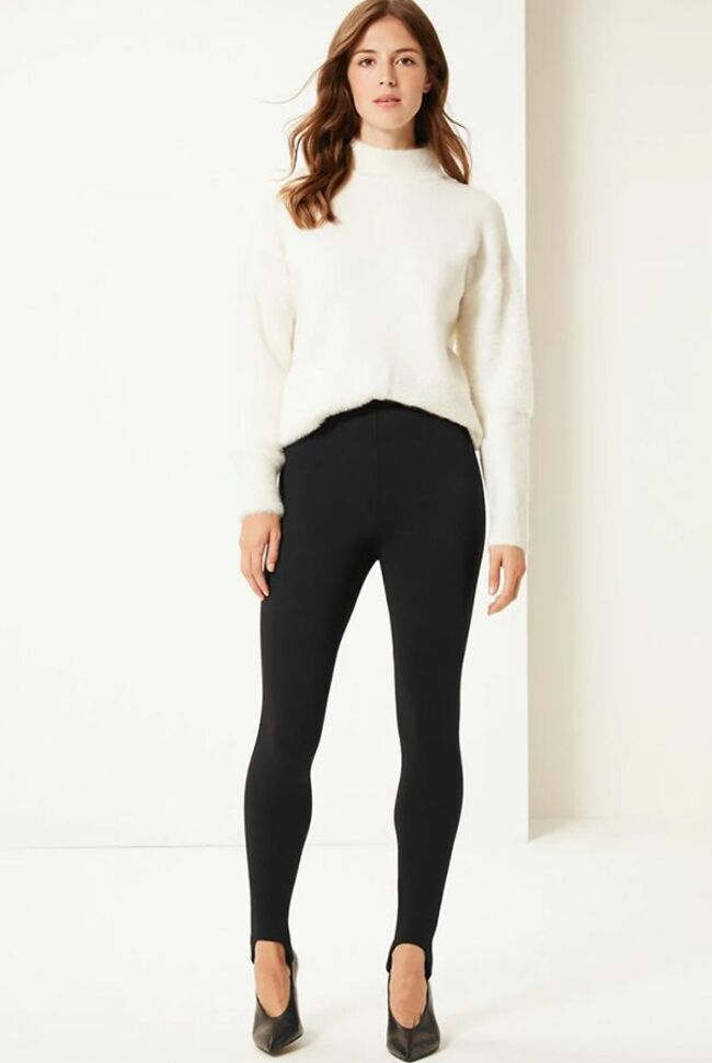 Pantalon skinny style fuseau à taille haute, en polyamide mélangé, Marks & Spencer, 26 €. 