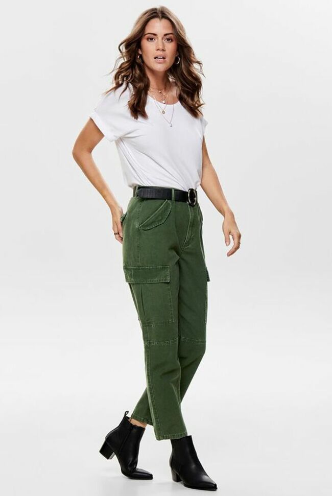 Pantalon cargo, 4 poches à rabat et 2 grandes poches sur les côtés, 100% coton, Only, 49,99 € sur La Redoute. 