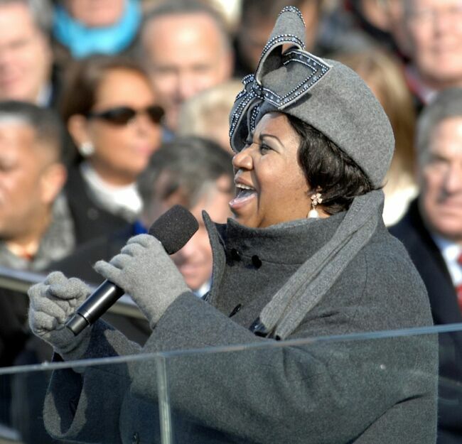 Aretha Franklin chantant pendant la cérémonie d'investiture de Barack Obama en 2009.