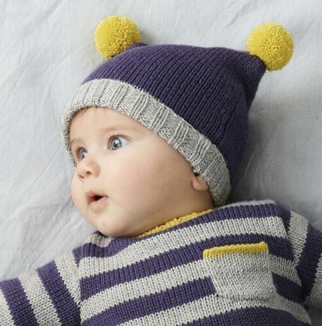 Bonnet pompon en tricot pour bébé fille
