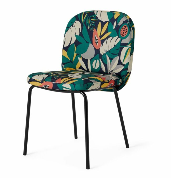 Chaise en métal et polyester, L 50 x P 59 x H 82 cm. Safia, Made.com, 149€.
