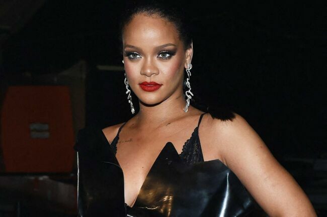 La chanteuse et entreprenuese Rihanna.