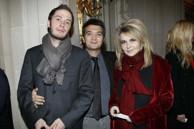 Darius et Thomas Langmann, avec leur belle-mère Nathalie Rheims