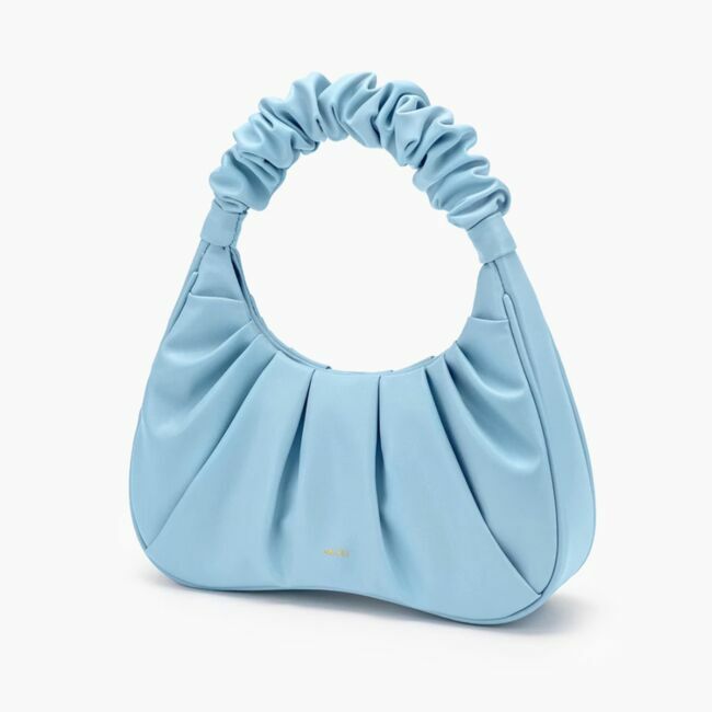 Le sac "Gabbi" de JW Pei dans son coloris "Glace Bleu", 89 €.