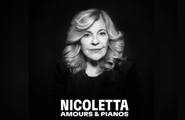 Dans Amours & Pianos, Nicoletta revisite ses grands classiques, accompagnée d’un piano tantôt jazzy tantôt bluesy.