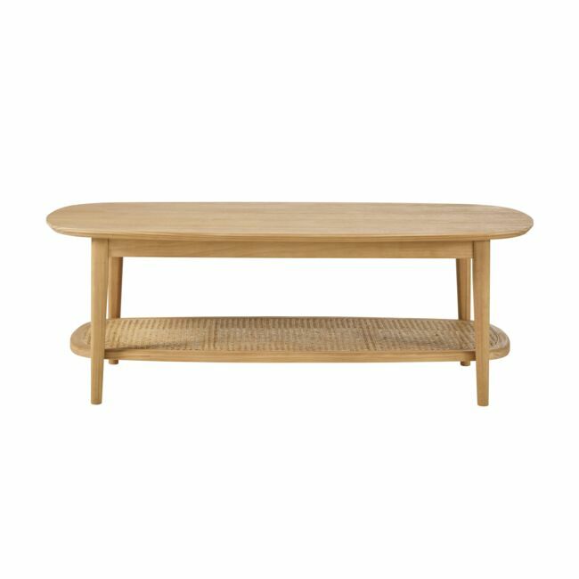 Table basse en pin et rotin, L 115 x P 55 x H 40 cm. « Suzelle », Maisons du Monde, 169 €