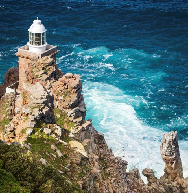 Le phare de Cape Point est le plus récent à avoir été construit à la pointe australe du continent africain, qui a été un véritable cimetière de bateaux pendant des siècles. 