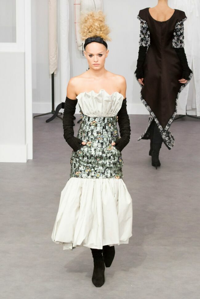 La robe Chanel haute couture automne-hiver 2016, portée par Vanessa Paradis.