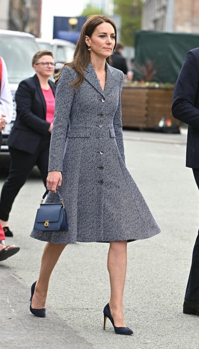 Le prince William, duc de Cambridge, et Kate Middleton, duchesse de Cambridge, assistent à l'ouverture officielle du mémorial Glade of Light à Manchester, Royaume Uni, le 10 mai 2022. 