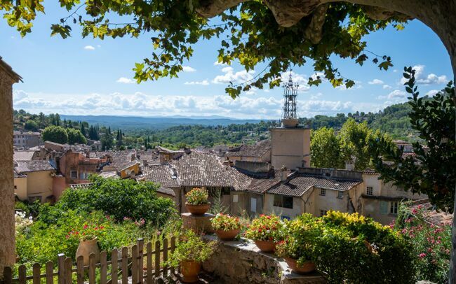 Le vieux village de Cotignac, typique de la Provence.