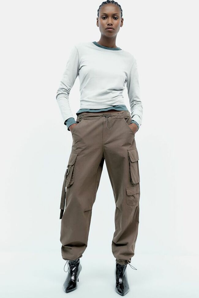 Pantalon parachute à poches multiples, 100% coton, Zara, 49,95 €. 