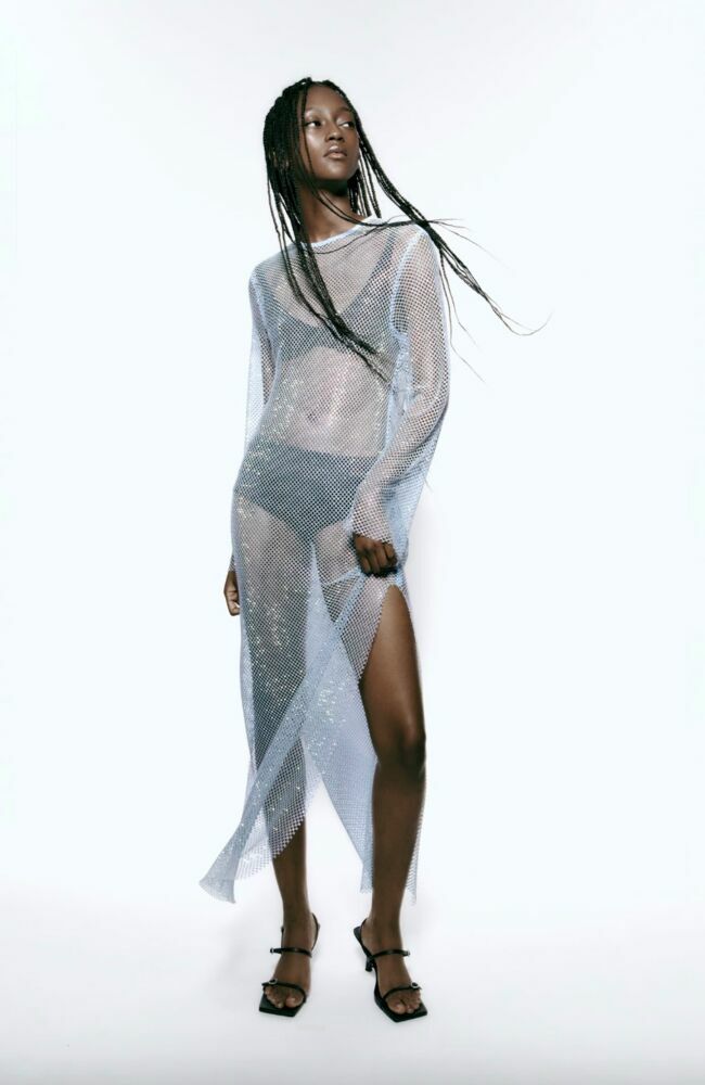 Robe semi-transparente en résille à sequin et à manches longues, Zara, 129€.