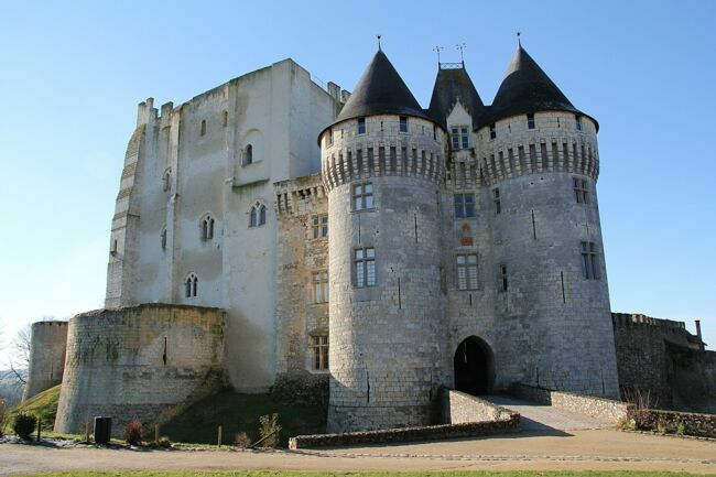 Le château Saint-Jean ou château des comtes du Perche, à Nogent-le-Rotrou.