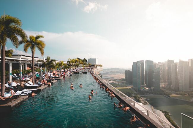 La piscine du Marina Bay Sands, gigantesque hôtel.