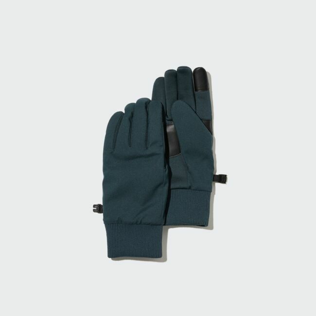 Doublés de polyester isolant et chaud, ces gants sont compatibles avec les écrans tactiles. Heattech, Uniqlo, 24,90 €.