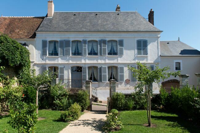 La maison natale de Saint-Sauveur-en-Puisaye, dans l'Yonne.