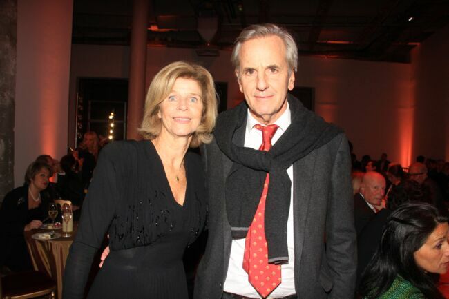 Bernard de La Villardière et sa femme Anne, au 28e Gala de l'Espoir au profit de la Ligue contre le cancer au théâtre des Champs-Élysées à Paris le 29 novembre 2022.