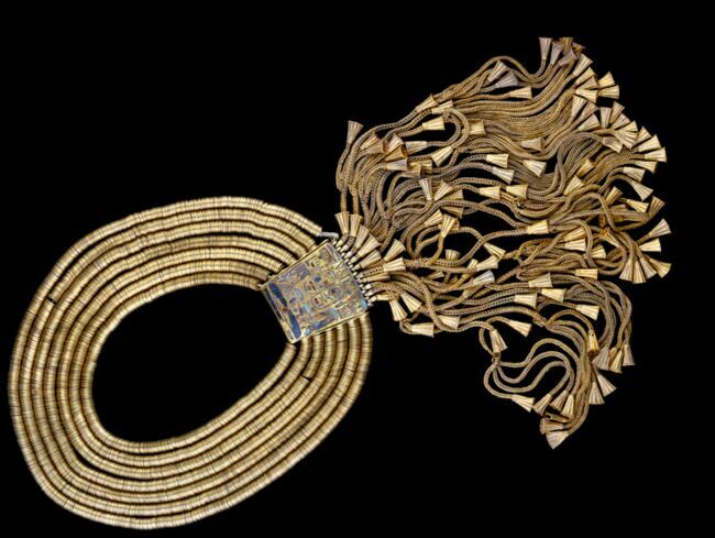 Le collier de Psousennès Ier de de la XXIe dynastie (1069-945 avant J.-C.) : un collier d’or composé de 5 000 rondelles