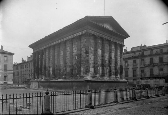 La Maison carrée entre 1890 et 1914.