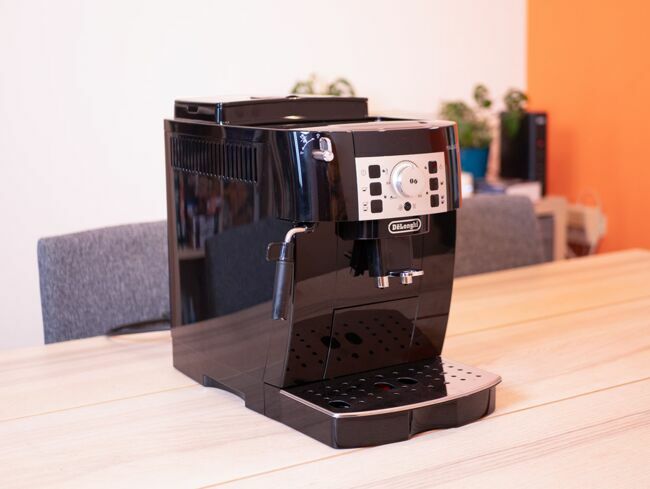 Guide comparatifs des machines à café en grains auto-broyeur Delonghi 2023