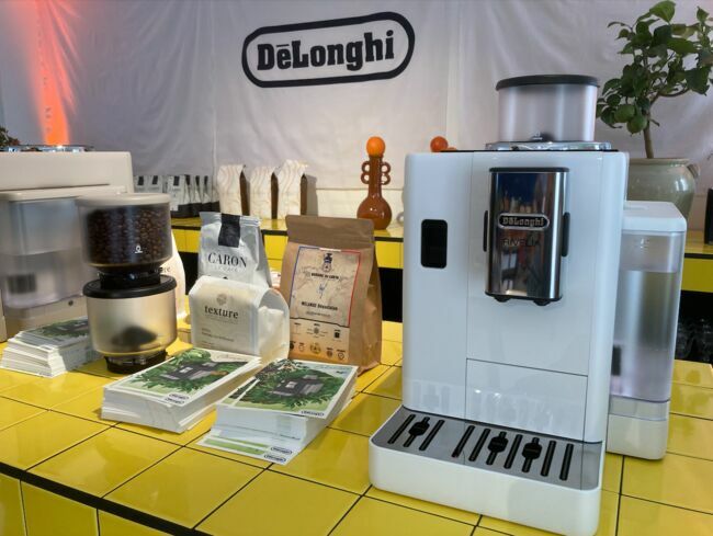 Machine à café à grains Delonghi Rivelia Latte FEB4435.BG Beige