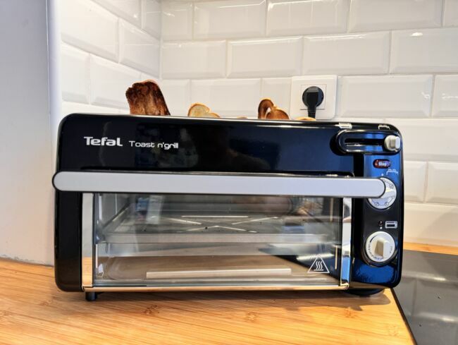 Tineco TOASTY ONE Grille-pain Intelligent avec 2 fentes, Écran tactile,  Monte et Descend Automatiquement, Ajustements illimités de l'intensité de  Grillage, Frais, Réchauffage et Décongélation. : : Cuisine et  Maison