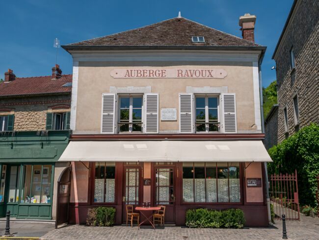 À Auvers-sur-Oise, l’artiste a vécu (et péri) au Café de la Mairie, devenu l’auberge Ravoux.