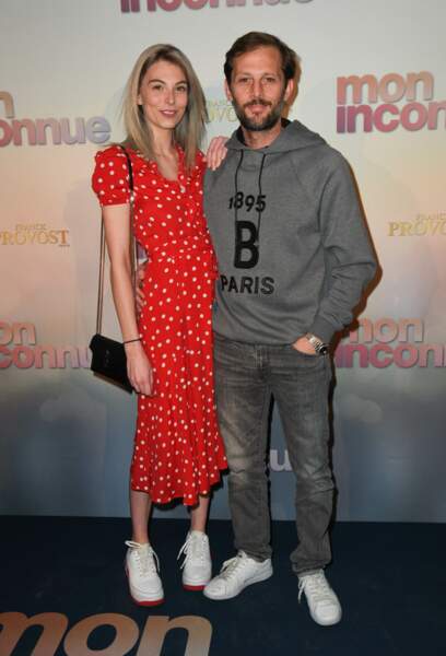 En avril 2019, Nicolas Duvauchelle officialise avec sa compagne Chloé Roy à l'occasion de l'avant-première du film "Mon Inconnue", à Paris.