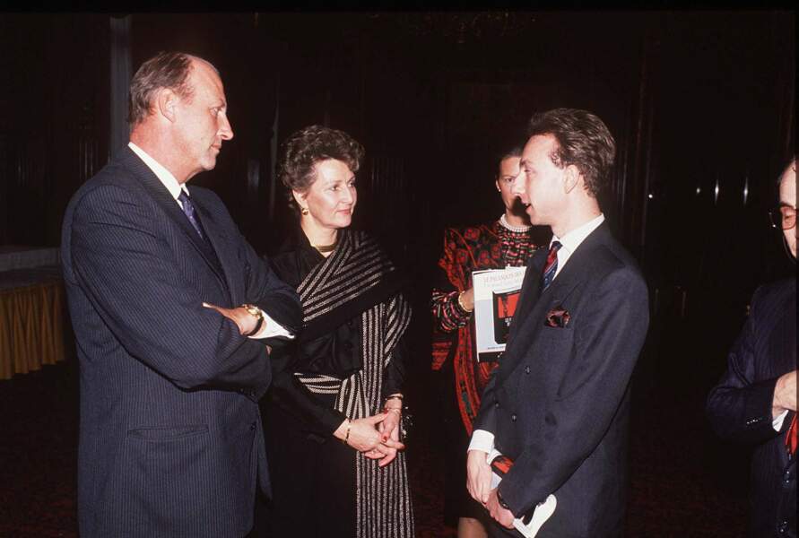 Stéphane Bern avec le roi Harald de Norvège et son épouse