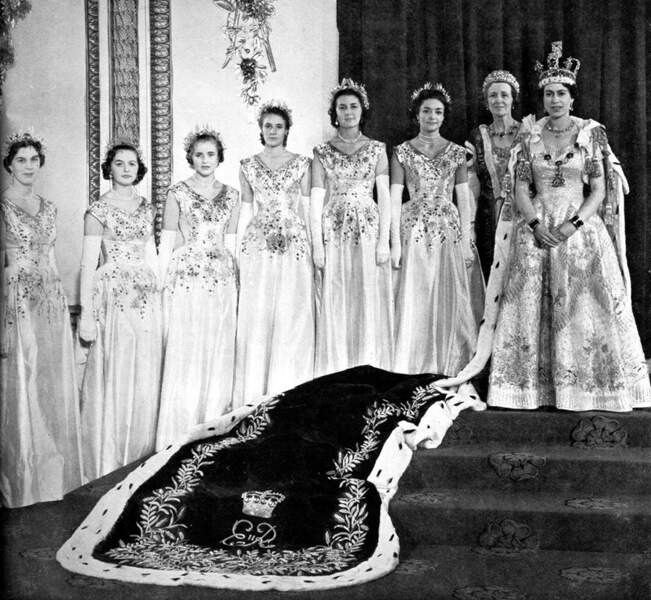 ... a lieu le 2 juin 1953, à l'abbaye de Westminster. Son couronnement est le premier à être...