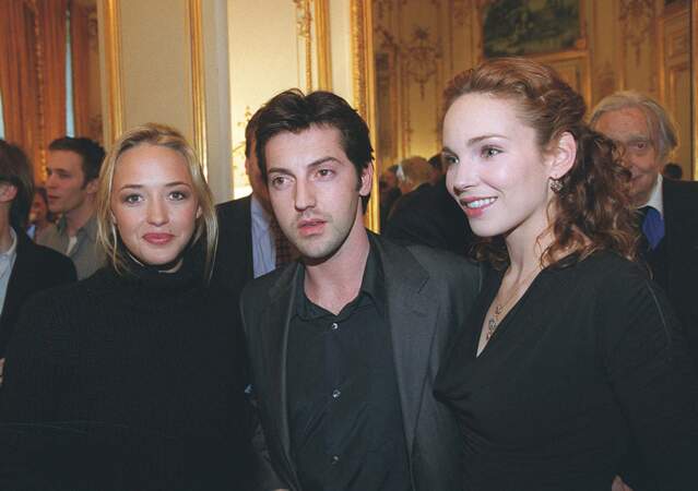 ... aux côtés de la comédienne Hélène de Fougerolles, le 25 avril 2001.