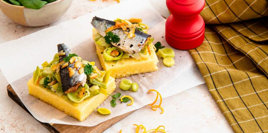 Tarte polenta à la fondue de poireaux, sardines aux écorces d’orange et de citron