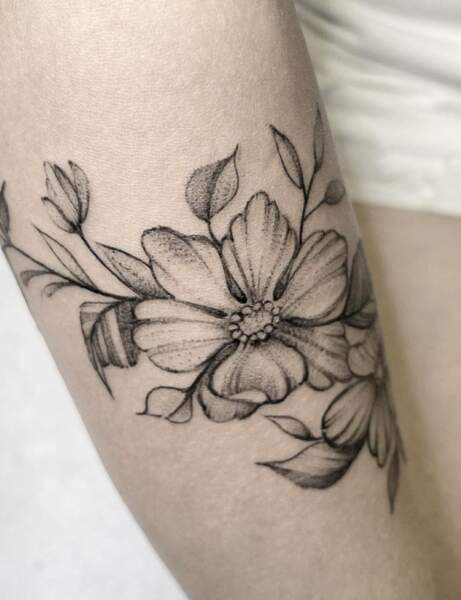 Un tatouage fleuri