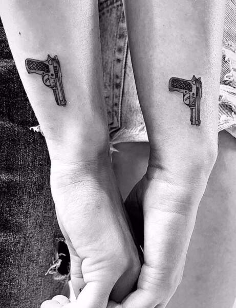Un tatouage pistolet