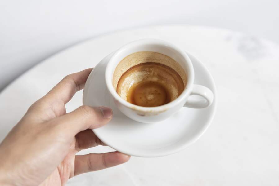 L'astuce simple pour enlever les traces de café au fond d'une tasse