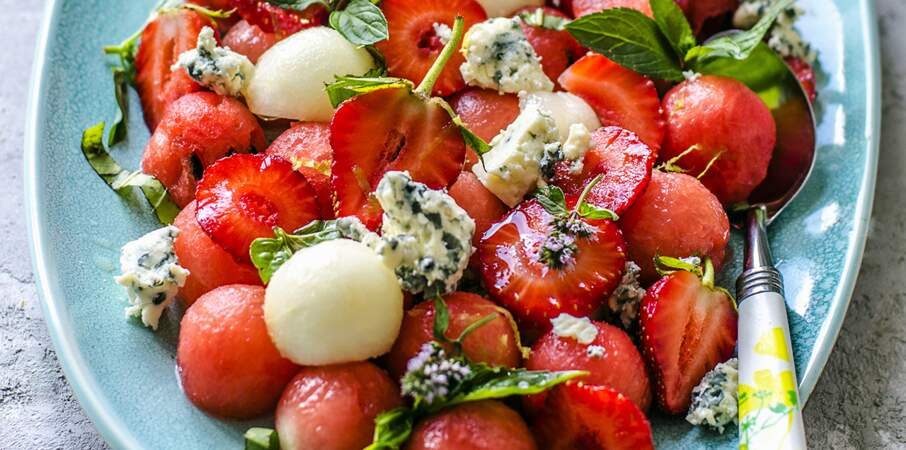 Salade de pastèque et de fraises au bleu d’Auvergne