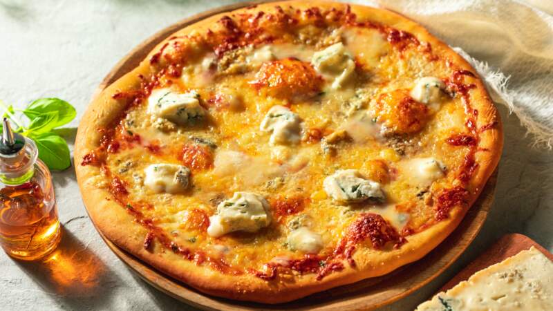 Pizza au gorgonzola, mozzarella, brebis et parmesan