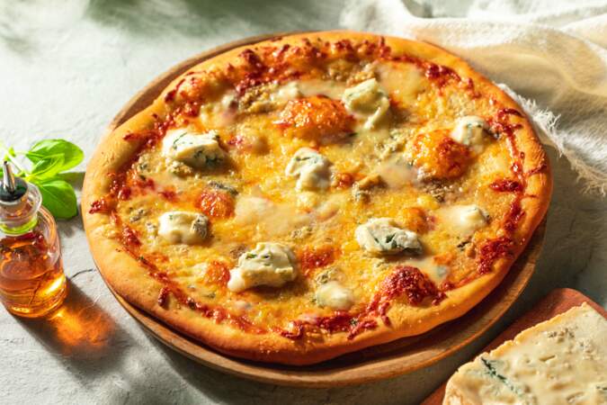 Pizza au gorgonzola, mozzarella, brebis et parmesan