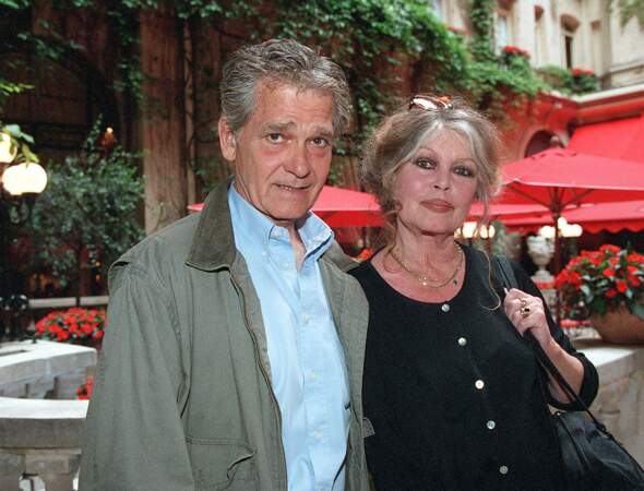 Le couple lors d'une conférence de presse, à l'hôtel Plaza Athénée, à Paris, le 13 juin 2002.