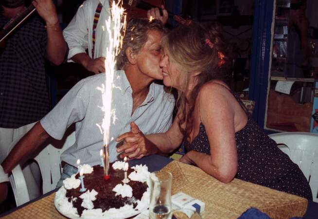 Brigitte Bardot et son mari Bernard d'Ormale lors de leur 5ème anniversaire de mariage, à Saint-Tropez, le 14 août 1997.
